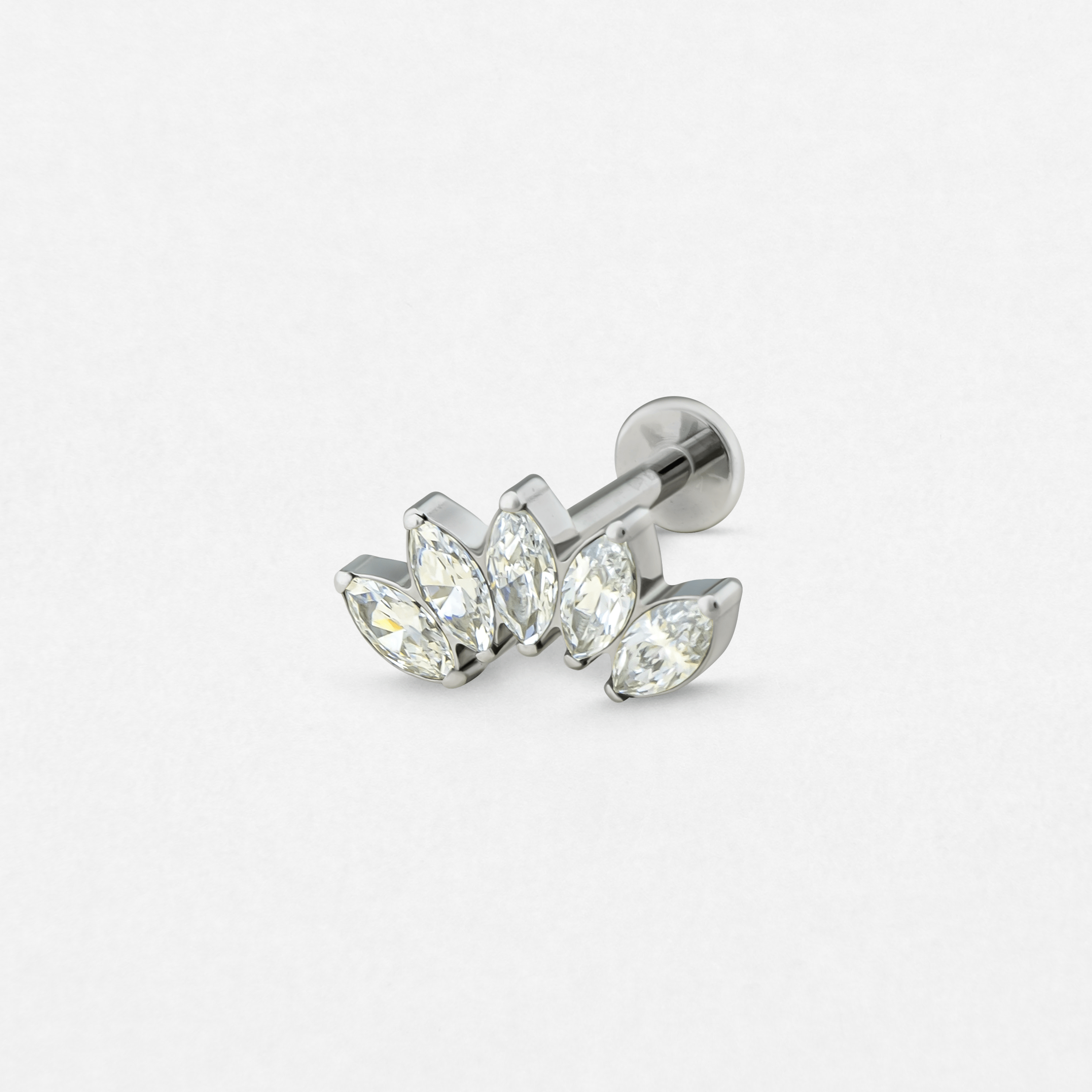 The «Titanio-Noble Art Marquise 5 cz blanca» model is a silver stud earring with five transparent marquise-cut stones arranged in a leaf-shaped cluster, perfect for your next piercing, presented on a plain white background.